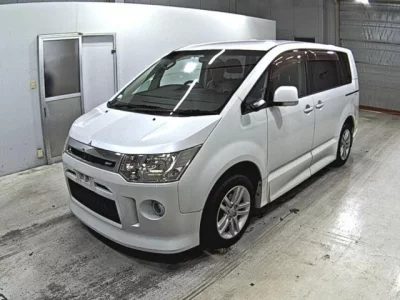 Mitsubishi DELICA D5
