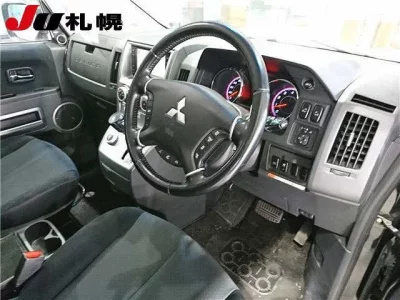 Mitsubishi DELICA D5