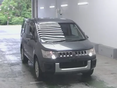 Mitsubishi DELICA D5