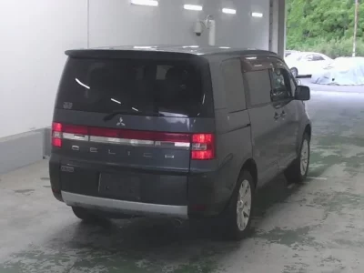 Mitsubishi DELICA D5