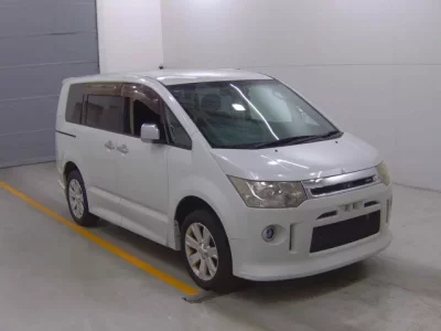 Mitsubishi DELICA D5