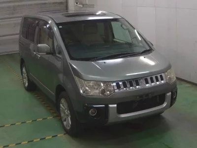 Mitsubishi DELICA D5