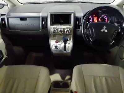 Mitsubishi DELICA D5