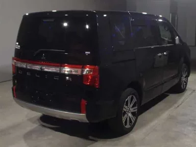 Mitsubishi DELICA D5