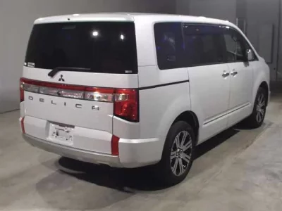 Mitsubishi DELICA D5