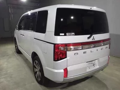 Mitsubishi DELICA D5