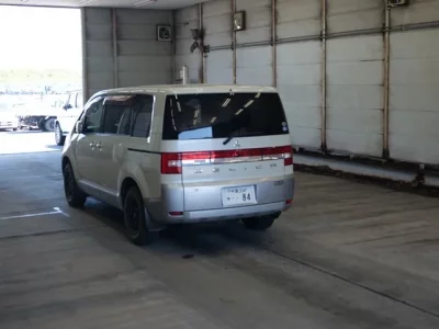 Mitsubishi DELICA D5