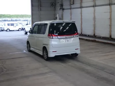 Mitsubishi DELICA D2