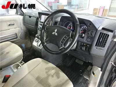 Mitsubishi DELICA D5