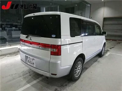 Mitsubishi DELICA D5