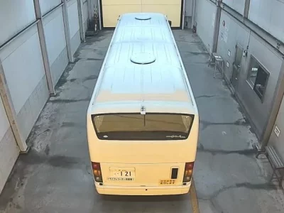 Isuzu BUS