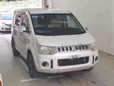 Mitsubishi DELICA D5