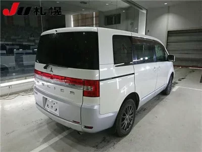 Mitsubishi DELICA D5