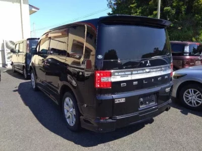 Mitsubishi DELICA D5