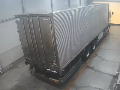 Isuzu TRUCK