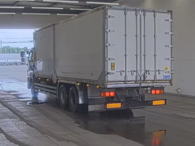 Isuzu GIGA