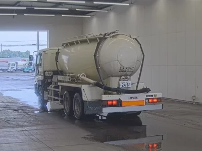 Isuzu GIGA