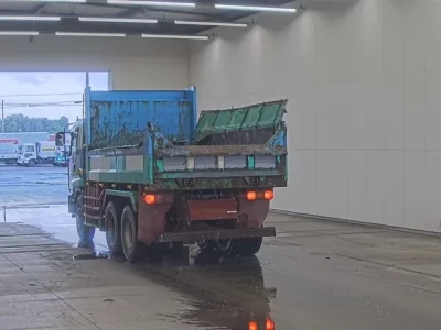 Isuzu GIGA