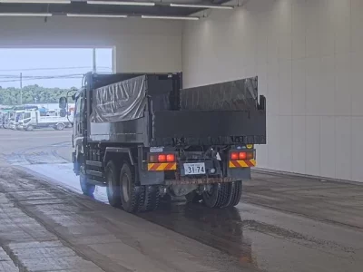 Isuzu GIGA