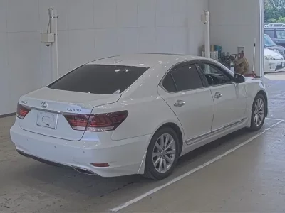 Lexus LS