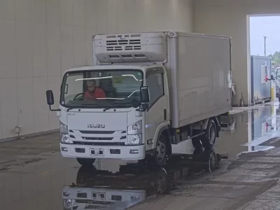 Isuzu ELF