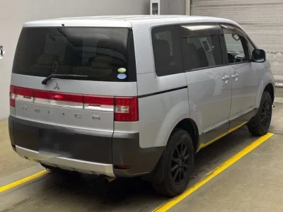 Mitsubishi DELICA D5