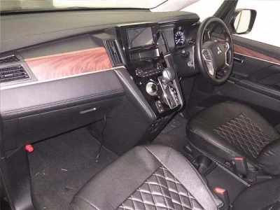 Mitsubishi DELICA D5