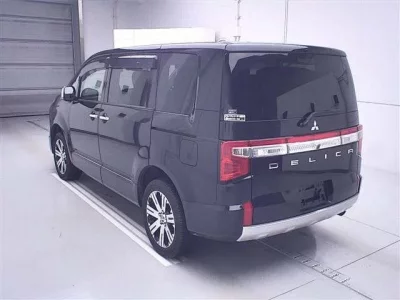 Mitsubishi DELICA D5