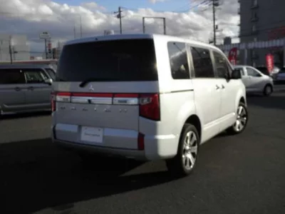 Mitsubishi DELICA D5