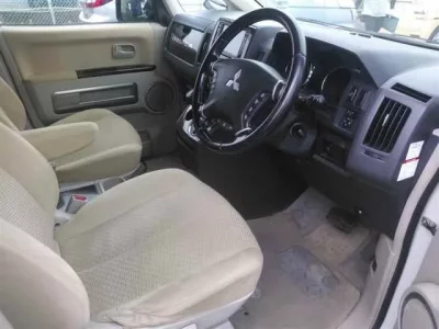 Mitsubishi DELICA D5