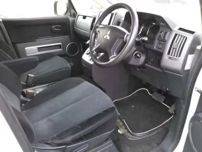 Mitsubishi DELICA D5