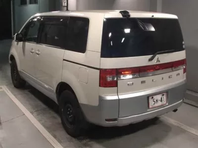 Mitsubishi DELICA D5