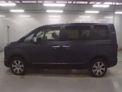 Mitsubishi DELICA D5