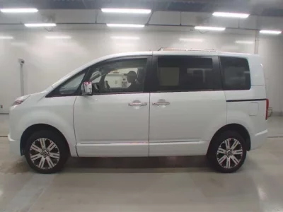 Mitsubishi DELICA D5