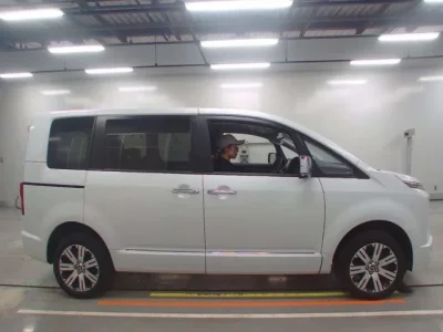 Mitsubishi DELICA D5