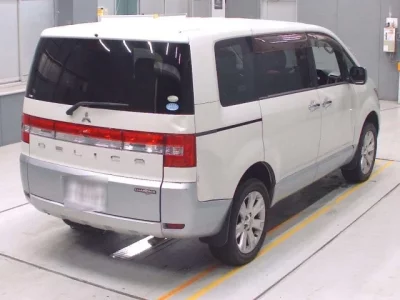 Mitsubishi DELICA D5