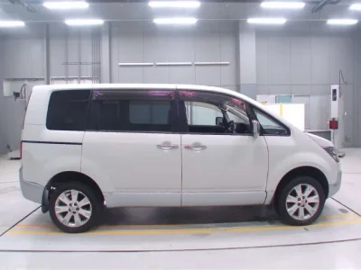 Mitsubishi DELICA D5