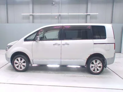 Mitsubishi DELICA D5