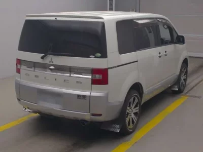 Mitsubishi DELICA D5