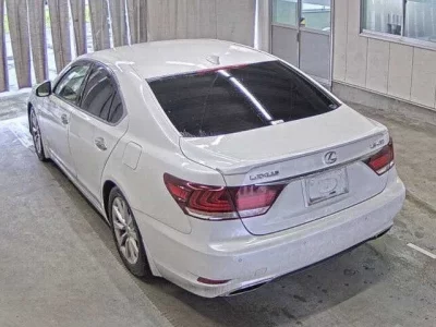 Lexus LS