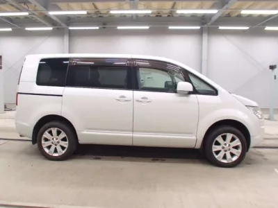 Mitsubishi DELICA D5