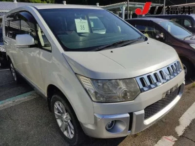 Mitsubishi DELICA D5