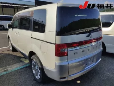 Mitsubishi DELICA D5