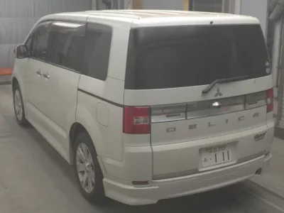 Mitsubishi DELICA D5