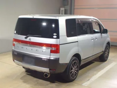 Mitsubishi DELICA D5
