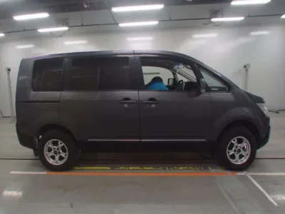 Mitsubishi DELICA D5