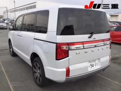 Mitsubishi DELICA D5