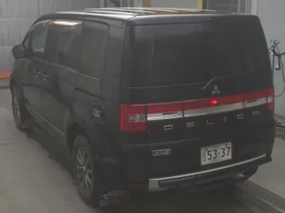 Mitsubishi DELICA D5