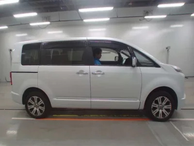 Mitsubishi DELICA D5