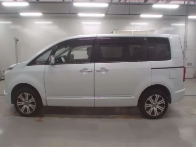 Mitsubishi DELICA D5